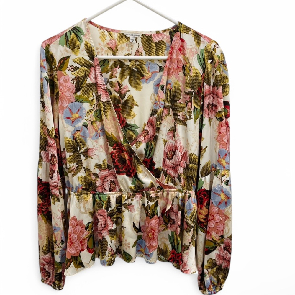 GUESS Lyndi Surplice Peptum Tapestry Cream Top